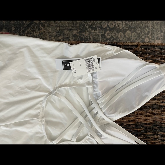 La Blanca Plus Size White one piece swimsuit. New - Picture 5 of 5